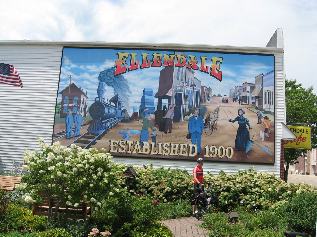 pics/17_ellendale_mural.jpg
