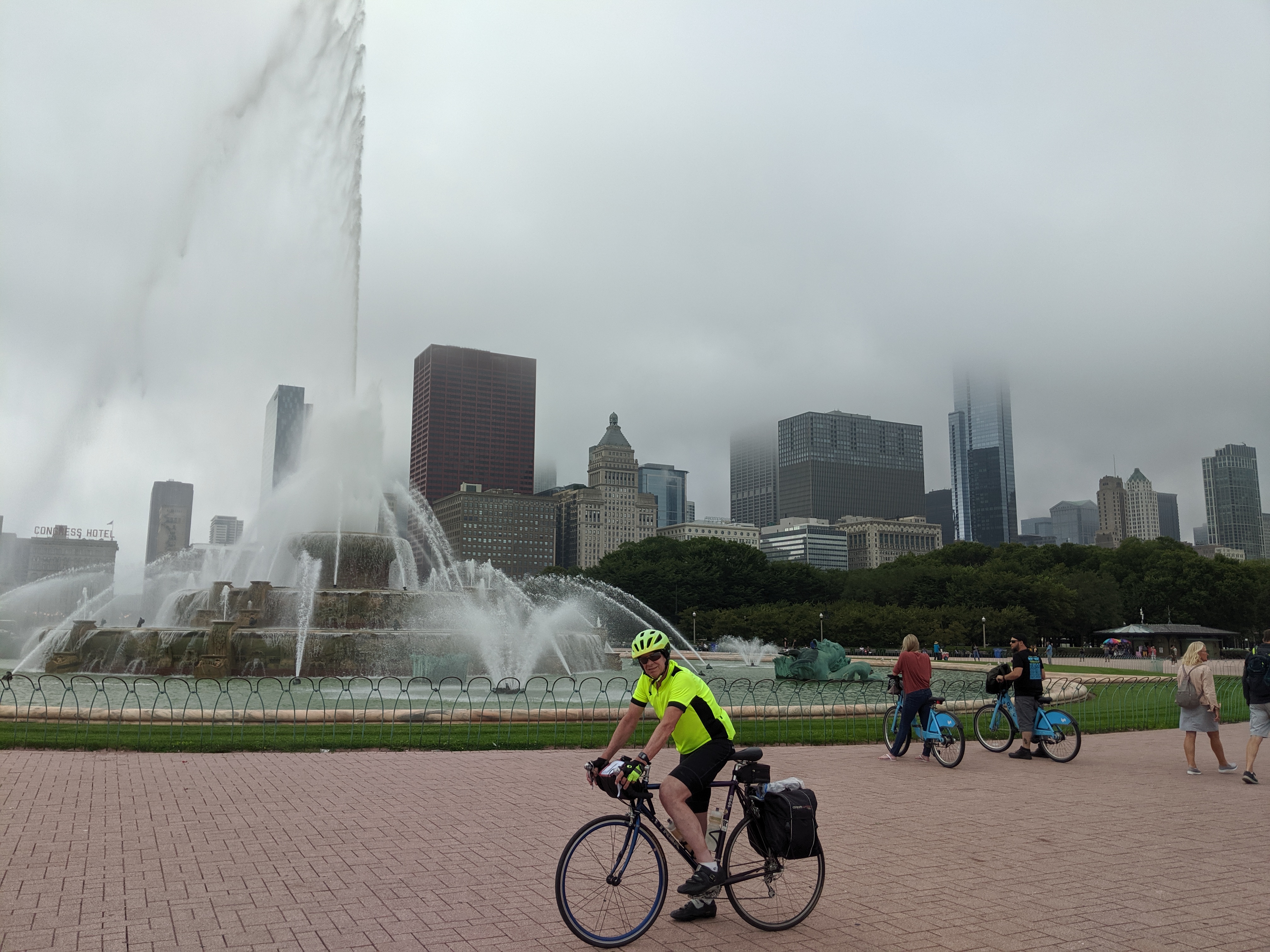 08buckingham_fountain.jpg